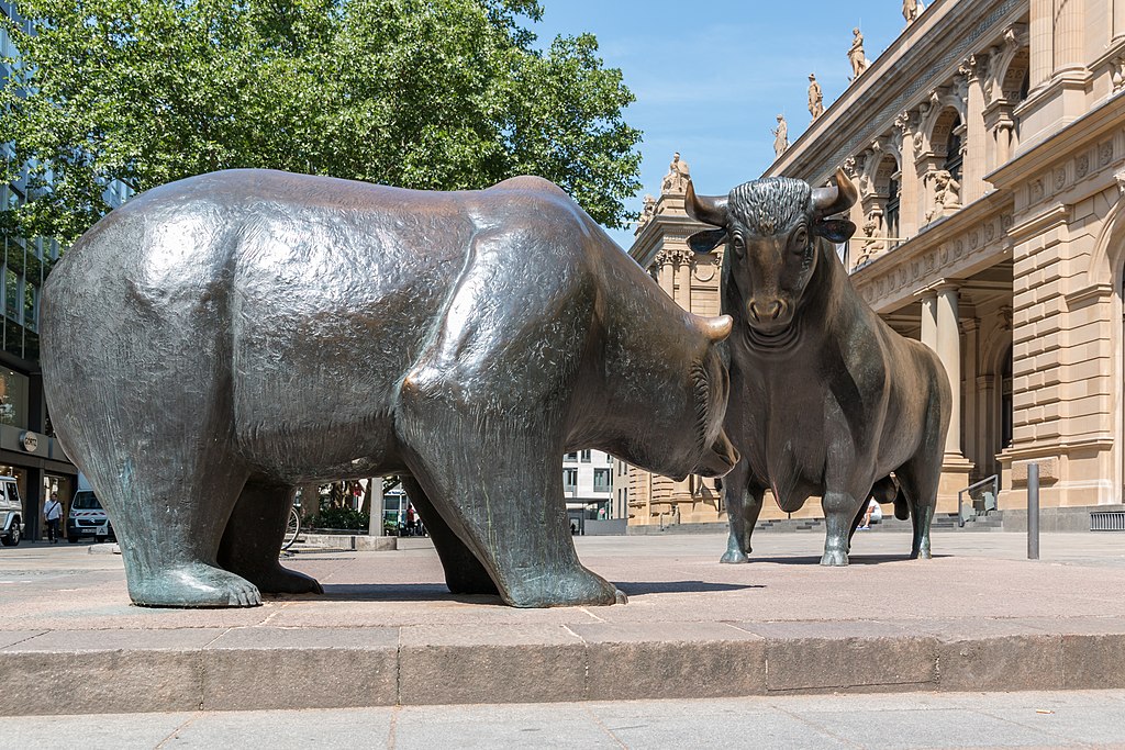 Frankfurt_am_Main_Skulptur_Bulle_B_r_2015_6763.jpg Frankfurt_am_Main_Skulptur_Bulle_B_r_2015_6763.jpg