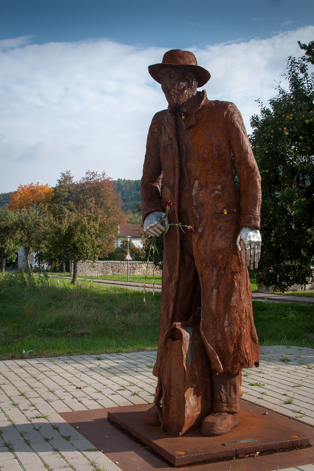 Georg_Elser_Denkmal_Koenigsbronn1.jpg Georg_Elser_Denkmal_Koenigsbronn1.jpg