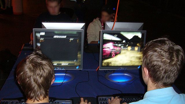 640px_Computerspiele.jpg 640px_Computerspiele.jpg