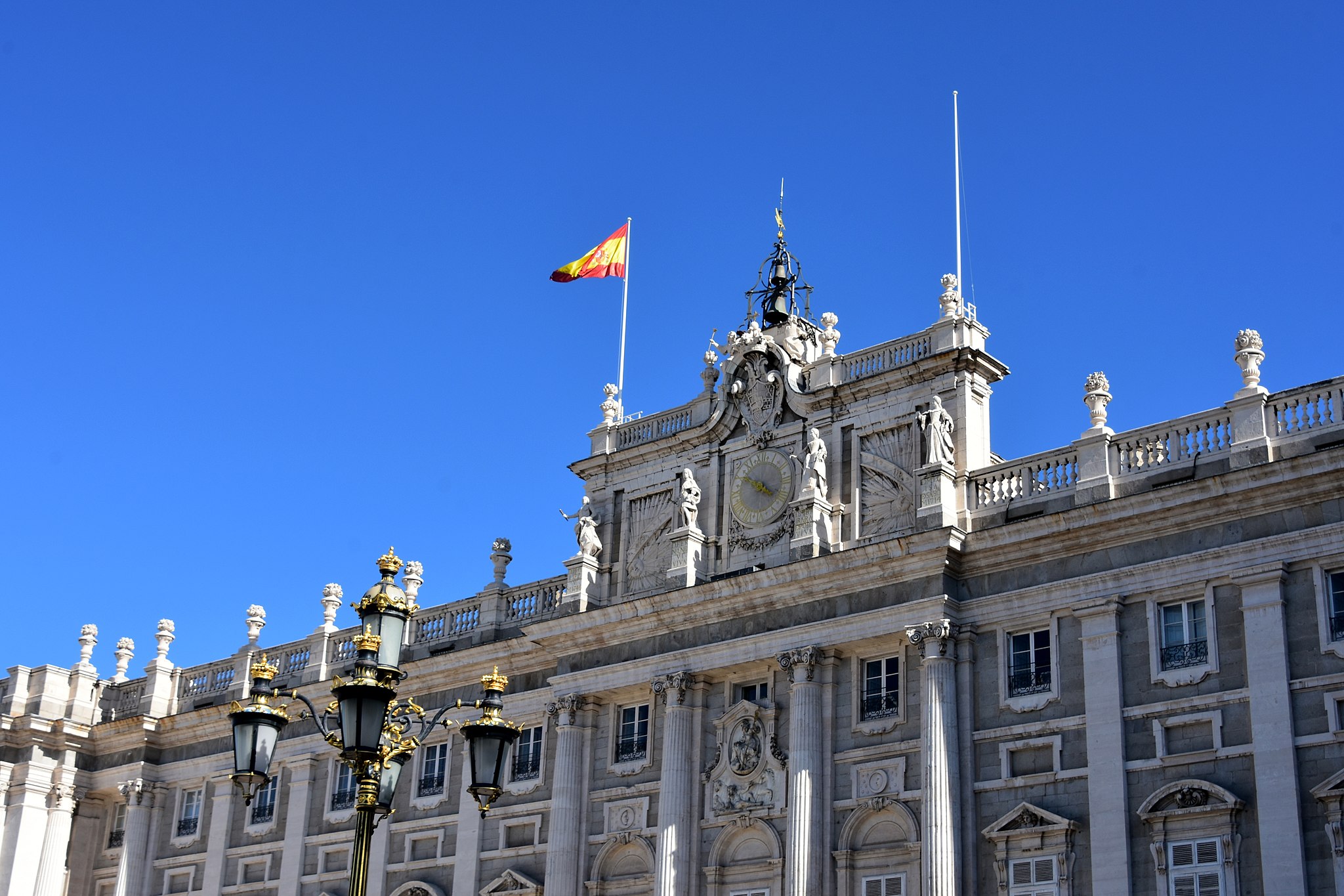 Royal_Palace_of_Madrid_(6)_(29260501901).jpg